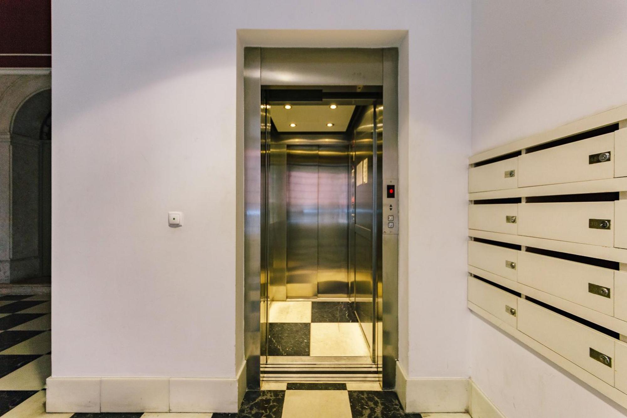 Chiado 2 Bedroom Elegant Apartment Lisboa Eksteriør billede